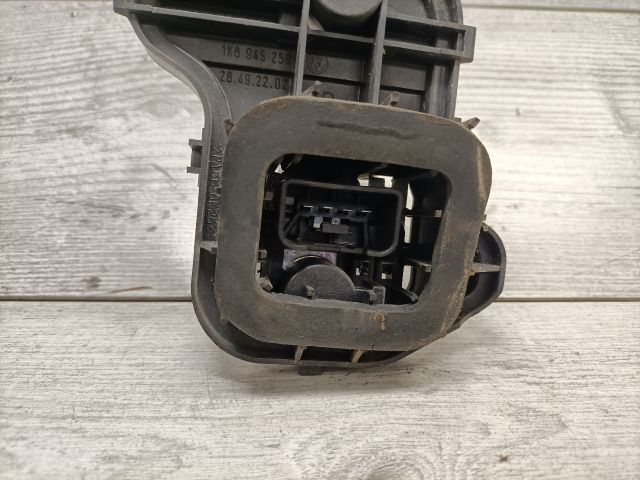 bontott VW GOLF V Jobb Hátsó Lámpa Foglalat