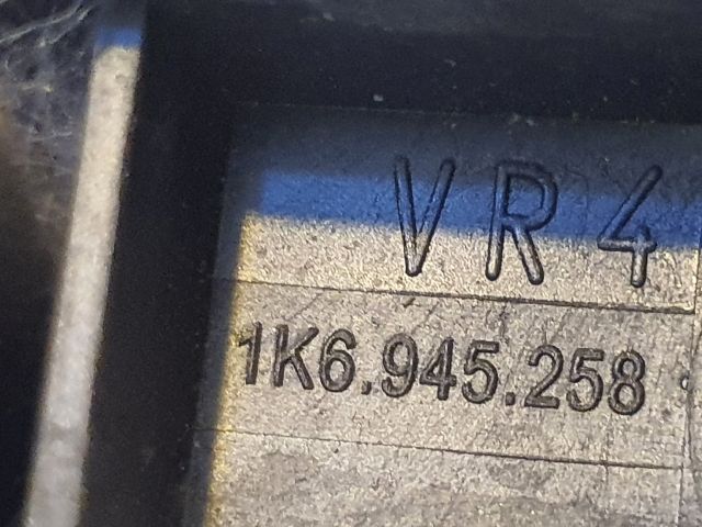 bontott VW GOLF V Jobb Hátsó Lámpa Foglalat