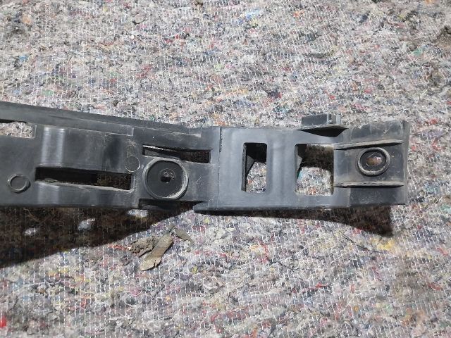 bontott VW GOLF V Jobb hátsó Lökhárító Tartó (Műanyag)