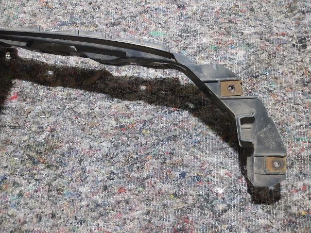 bontott VW GOLF V Jobb hátsó Lökhárító Tartó (Műanyag)