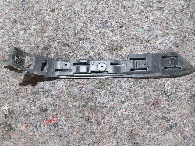 bontott VW GOLF V Jobb hátsó Lökhárító Tartó (Műanyag)