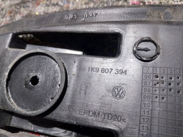 bontott VW GOLF V Jobb hátsó Lökhárító Tartó (Műanyag)