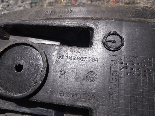 bontott VW GOLF V Jobb hátsó Lökhárító Tartó (Műanyag)