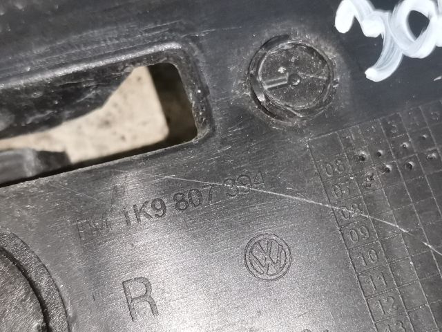 bontott VW GOLF V Jobb hátsó Lökhárító Tartó (Műanyag)