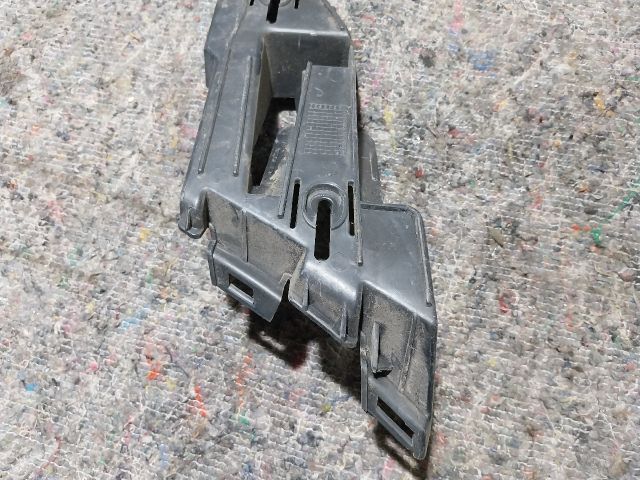 bontott VW GOLF V Jobb hátsó Lökhárító Tartó (Műanyag)