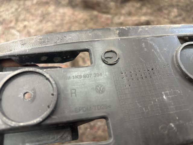 bontott VW GOLF V Jobb hátsó Oldal Lökhárító Tartó (Műanyag)