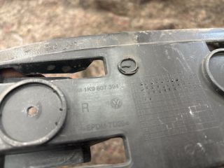 bontott VW GOLF V Jobb hátsó Oldal Lökhárító Tartó (Műanyag)