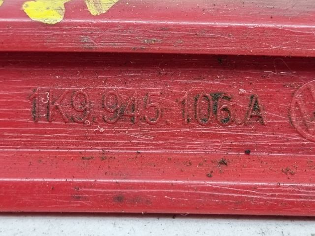 bontott VW GOLF V Jobb hátsó Prizma