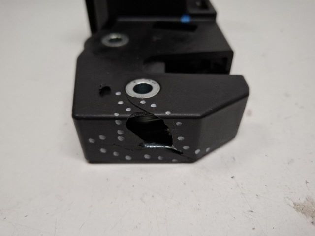 bontott VW GOLF V Jobb hátsó Ülés Rögzítő