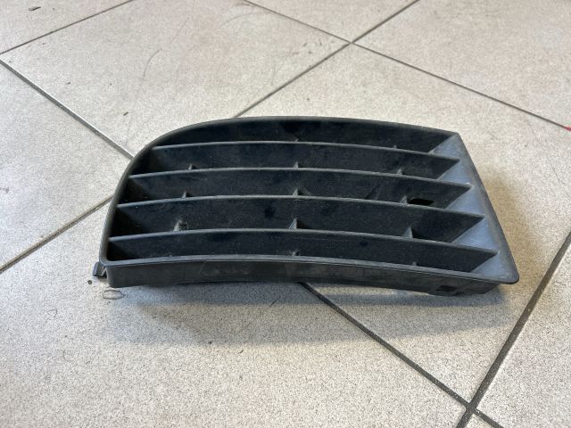 bontott VW GOLF V Jobb Ködlámpa Rács