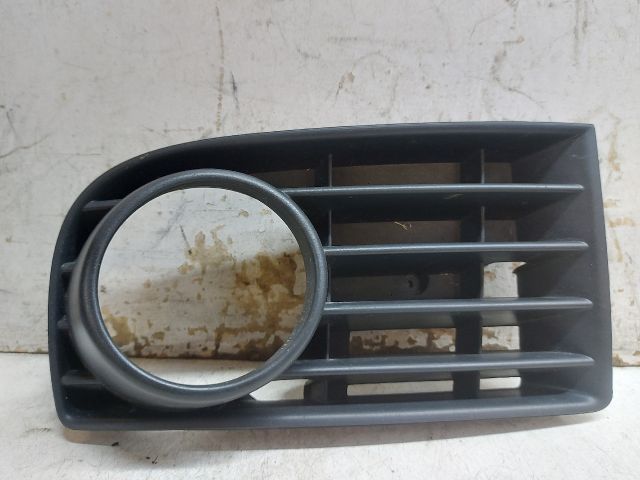 bontott VW GOLF V Jobb Ködlámpa Rács
