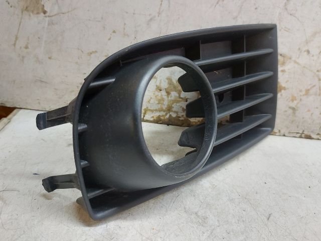 bontott VW GOLF V Jobb Ködlámpa Rács