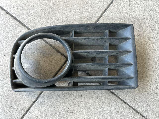 bontott VW GOLF V Jobb Ködlámpa Rács