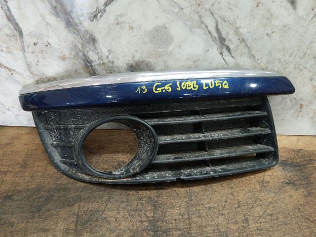 bontott VW GOLF V Jobb Ködlámpa Rács