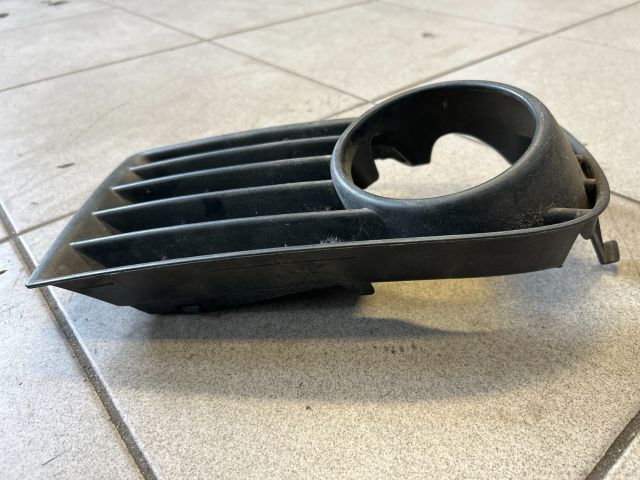 bontott VW GOLF V Jobb Ködlámpa Rács