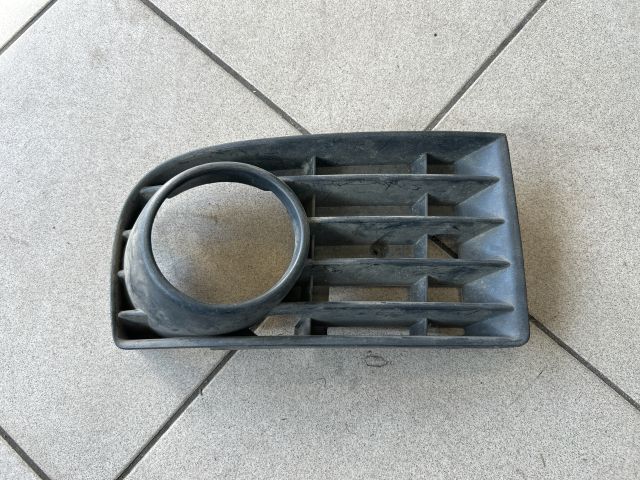 bontott VW GOLF V Jobb Ködlámpa Rács