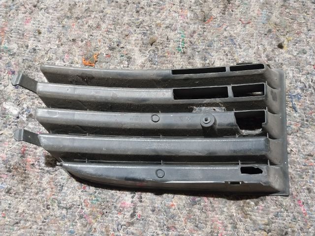 bontott VW GOLF V Jobb Ködlámpa Rács