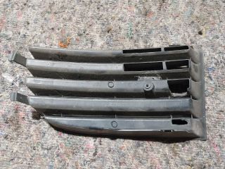 bontott VW GOLF V Jobb Ködlámpa Rács