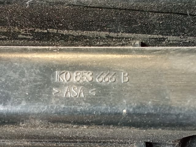 bontott VW GOLF V Jobb Ködlámpa Rács