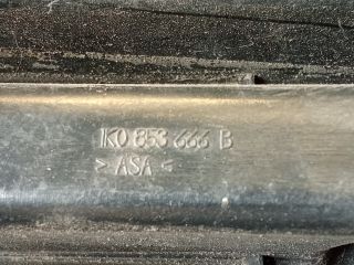 bontott VW GOLF V Jobb Ködlámpa Rács