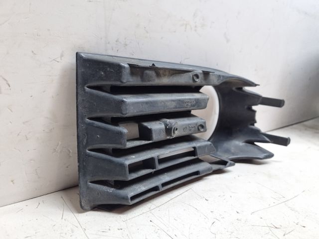 bontott VW GOLF V Jobb Ködlámpa Rács