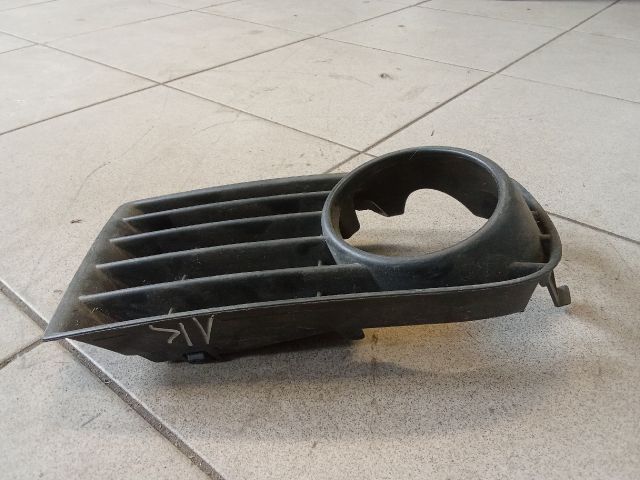 bontott VW GOLF V Jobb Ködlámpa Rács