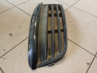 bontott VW GOLF V Jobb Ködlámpa Rács