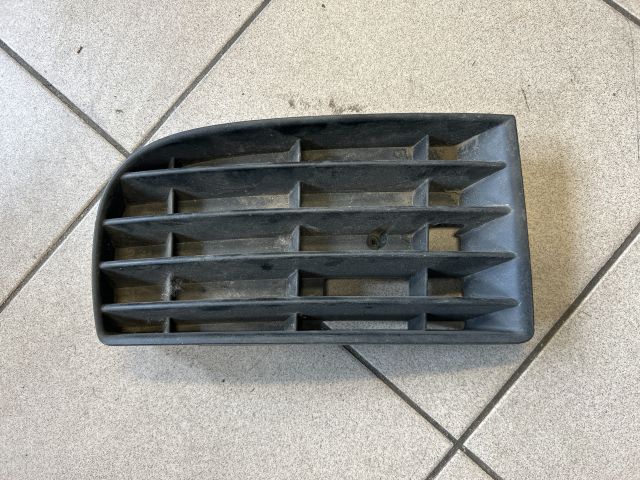 bontott VW GOLF V Jobb Ködlámpa Rács