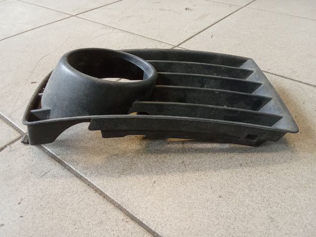 bontott VW GOLF V Jobb Ködlámpa Rács