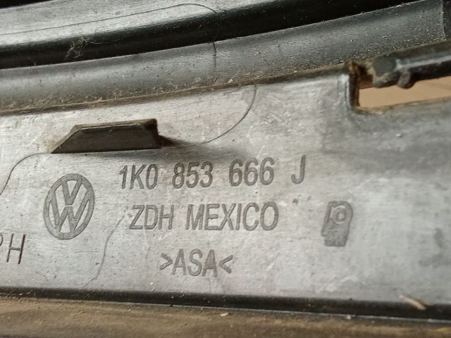 bontott VW GOLF V Jobb Ködlámpa Rács