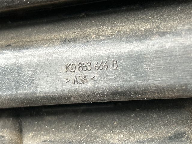 bontott VW GOLF V Jobb Ködlámpa Rács