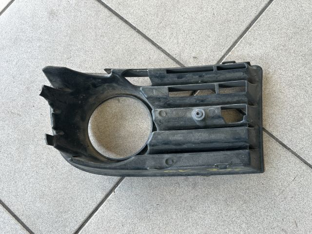 bontott VW GOLF V Jobb Ködlámpa Rács