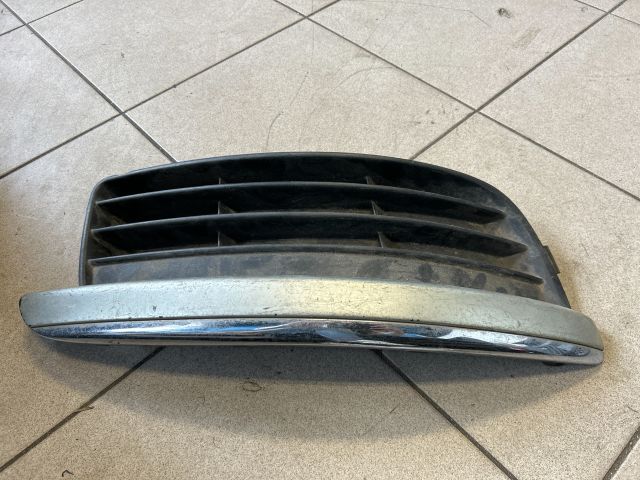 bontott VW GOLF V Jobb Ködlámpa Rács