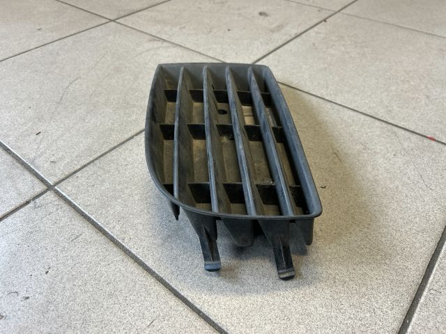 bontott VW GOLF V Jobb Ködlámpa Rács