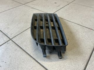 bontott VW GOLF V Jobb Ködlámpa Rács