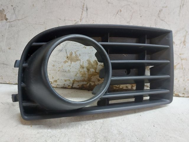 bontott VW GOLF V Jobb Ködlámpa Rács
