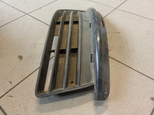 bontott VW GOLF V Jobb Ködlámpa Rács