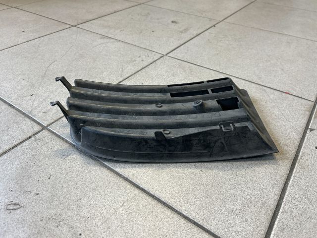 bontott VW GOLF V Jobb Ködlámpa Rács