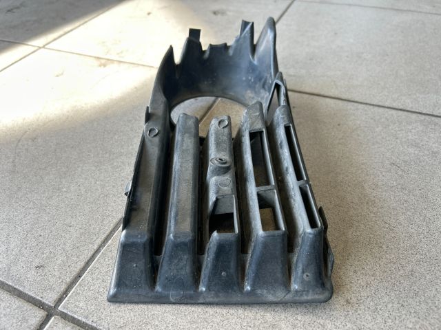 bontott VW GOLF V Jobb Ködlámpa Rács