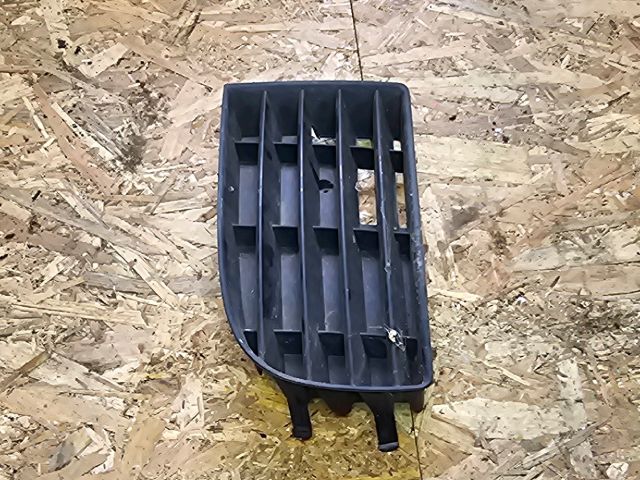 bontott VW GOLF V Jobb Ködlámpa Rács