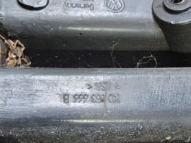 bontott VW GOLF V Jobb Ködlámpa Rács