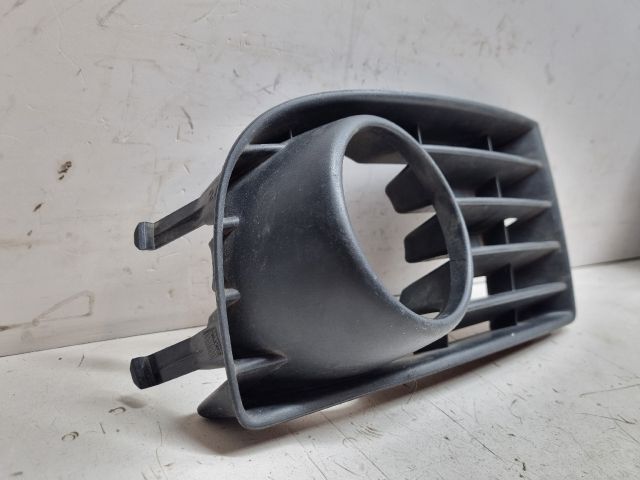 bontott VW GOLF V Jobb Ködlámpa Rács
