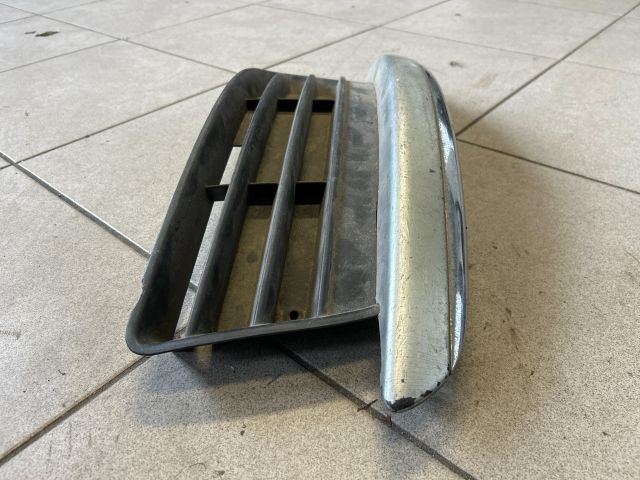 bontott VW GOLF V Jobb Ködlámpa Rács