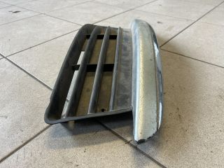 bontott VW GOLF V Jobb Ködlámpa Rács