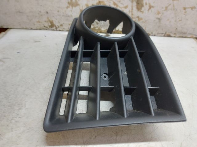 bontott VW GOLF V Jobb Ködlámpa Rács