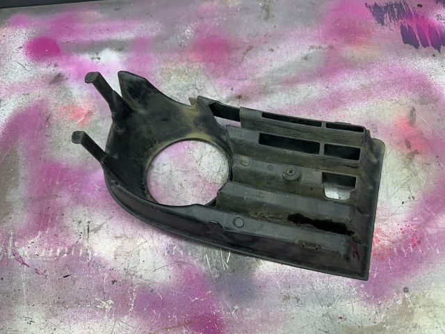 bontott VW GOLF V Jobb Ködlámpa Rács