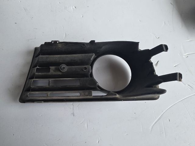 bontott VW GOLF V Jobb Ködlámpa Rács