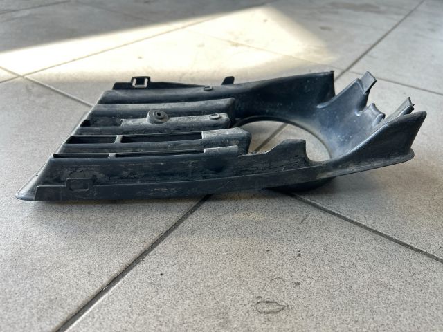 bontott VW GOLF V Jobb Ködlámpa Rács