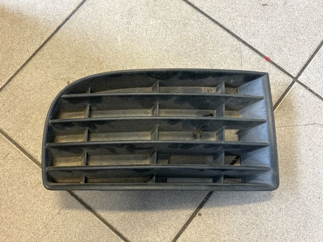 bontott VW GOLF V Jobb Ködlámpa Rács