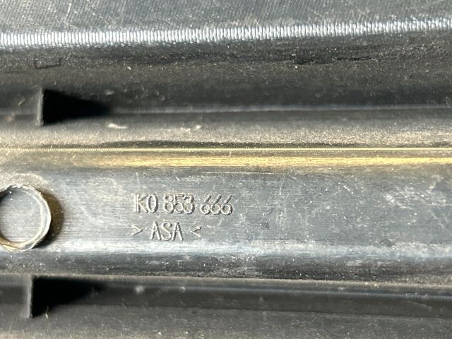 bontott VW GOLF V Jobb Ködlámpa Rács